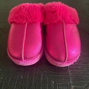 Kids Wonder Nation Fuzzy Pink Slippers